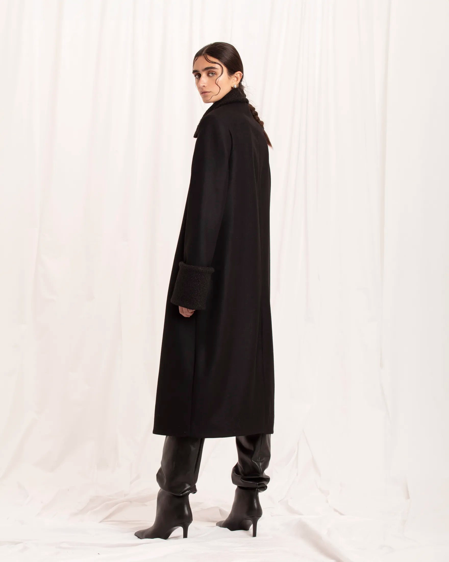 PRE ORDER Cruela Coat / Black